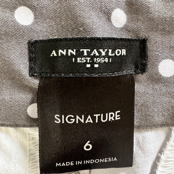Ann Taylor Signature shorts - Picture 3 of 4